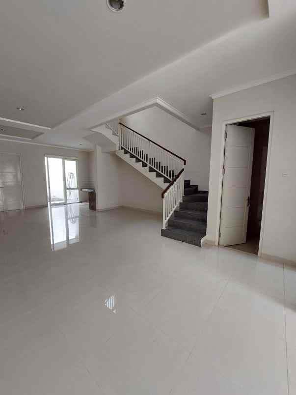 dijual rumah manyar tirtoasri