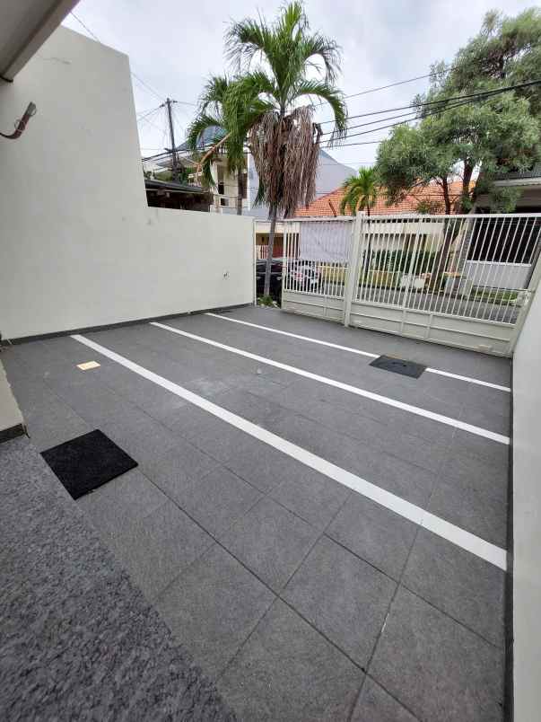 dijual rumah manyar tirtoasri