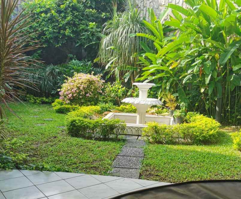 dijual rumah manyar tirtoyoso