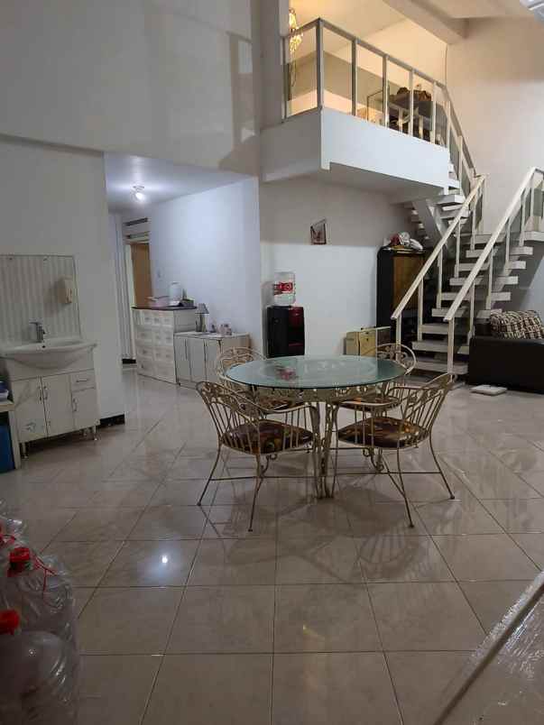 dijual rumah manyar tompotika