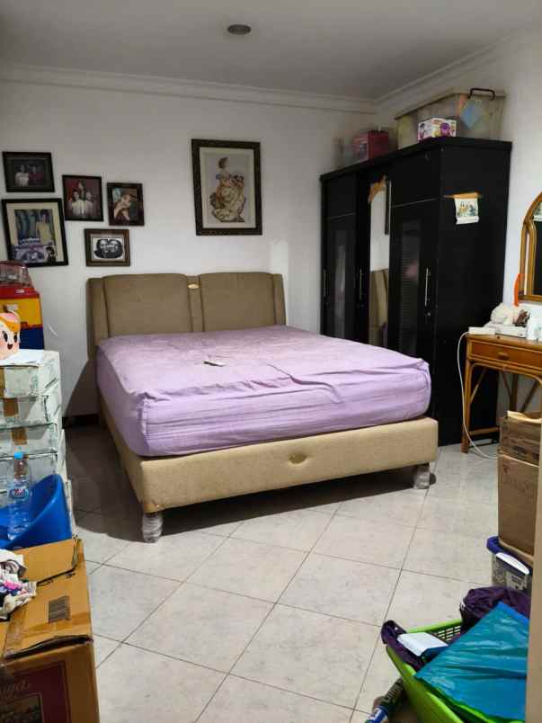 dijual rumah manyar tompotika