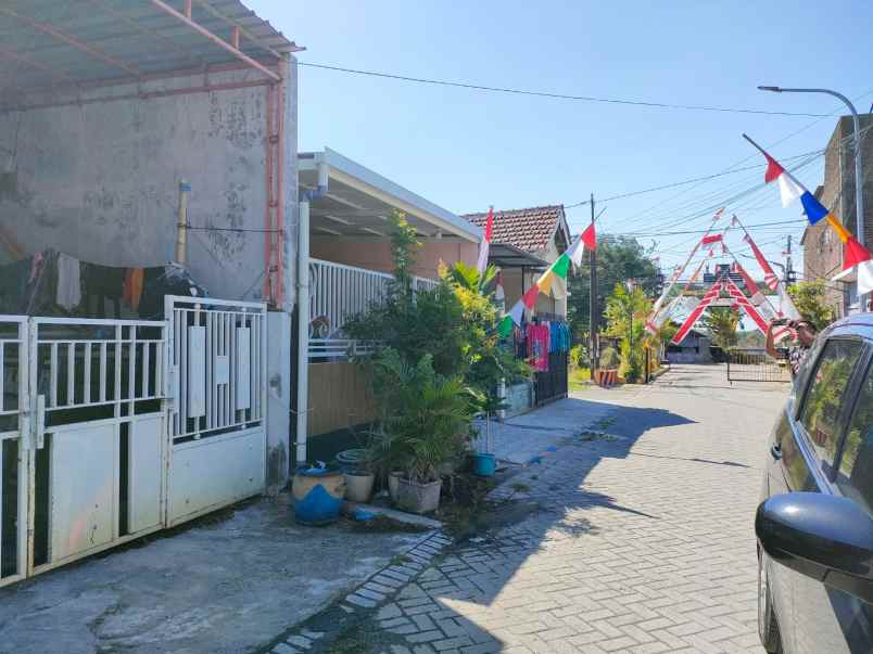 dijual rumah medokan