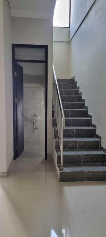 dijual rumah medokan asri