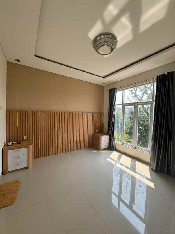 dijual rumah mekarwangi