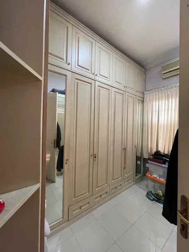 dijual rumah meruya utara kec kembangan