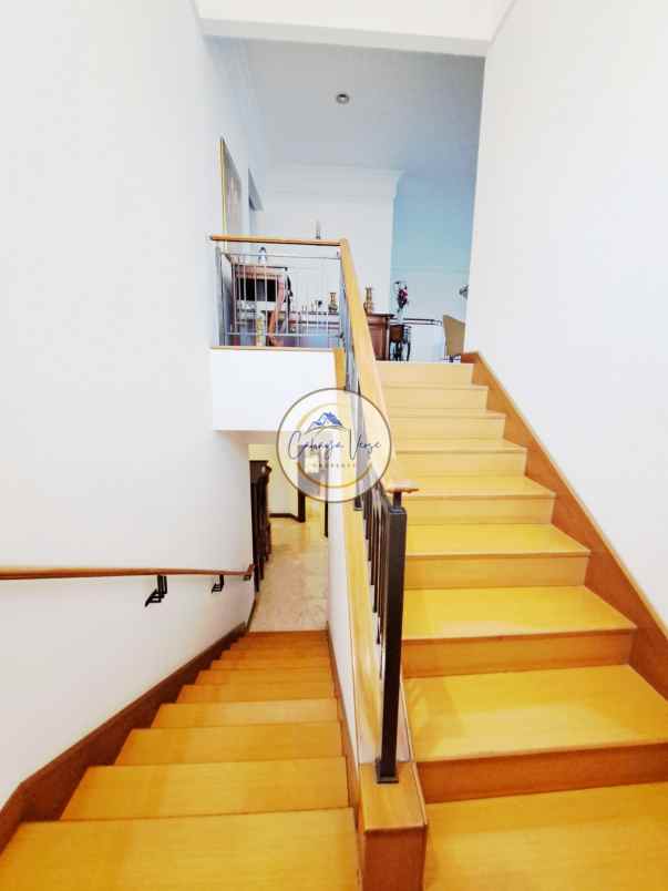 dijual rumah mewah batununggal elok buah batu bandung