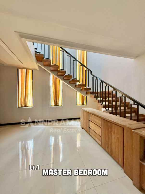 dijual rumah mewah dgn rooftop dijln margonda