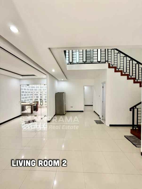 dijual rumah mewah dgn rooftop dijln margonda