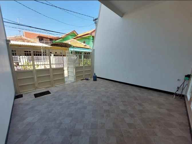 dijual rumah mulyosari utara