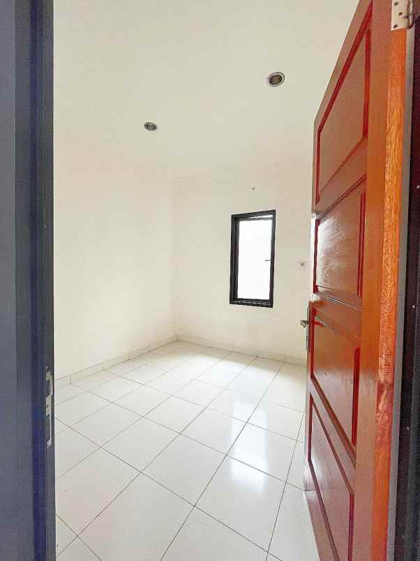 dijual rumah mustika jaya