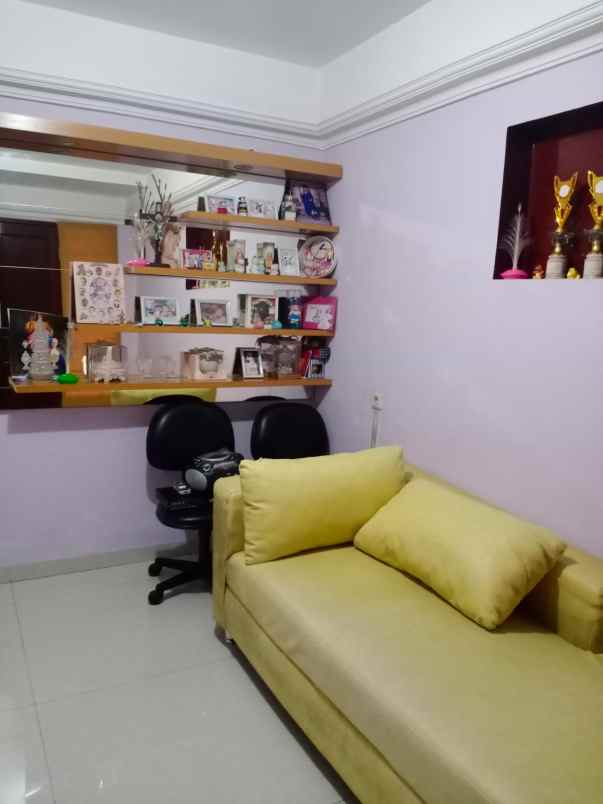 dijual rumah nginden intan timur