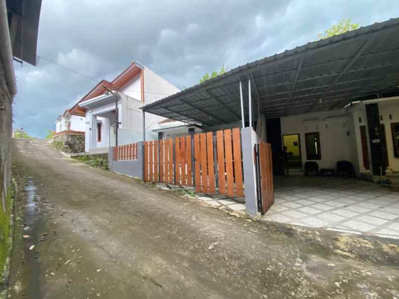 dijual rumah nogotirto
