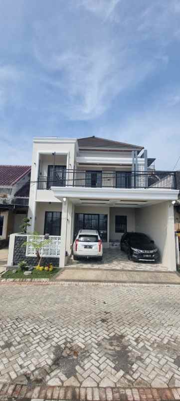 dijual rumah oma campus