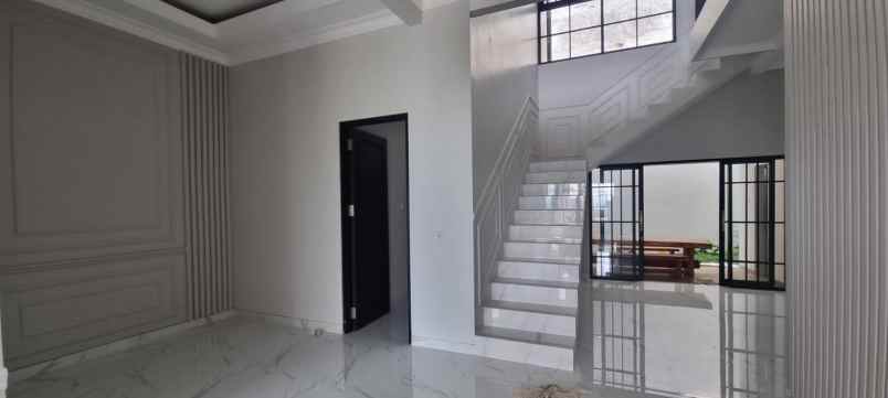 dijual rumah oma campus