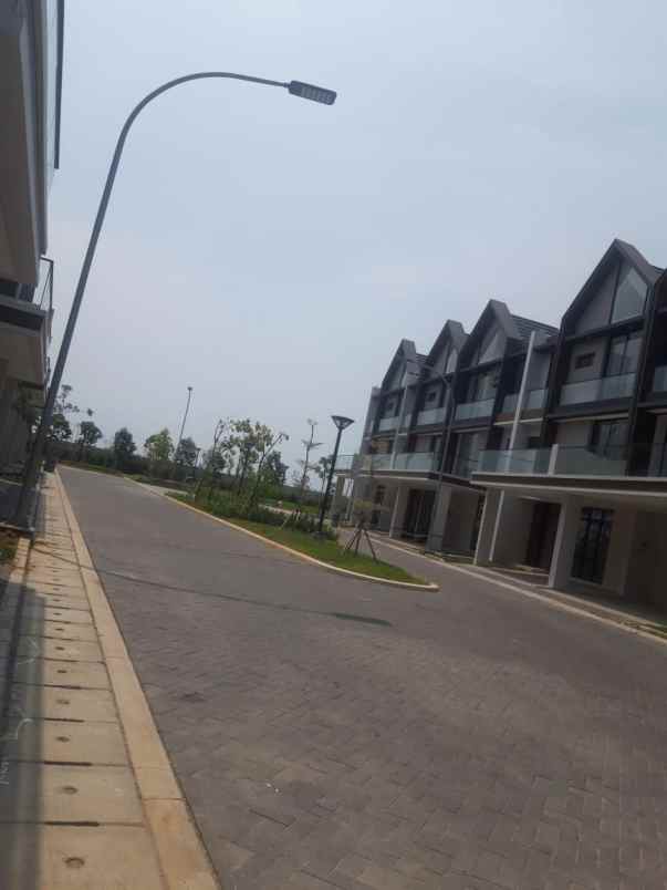 dijual rumah osaka residence pik2