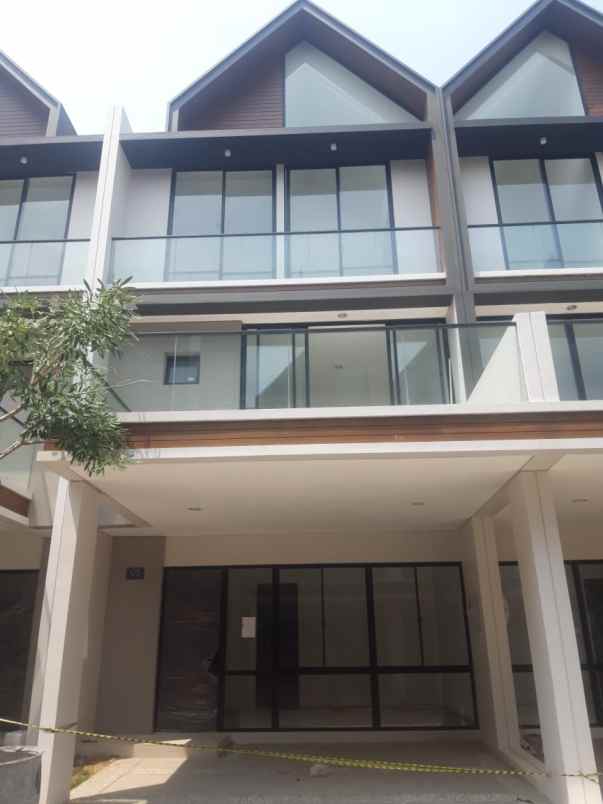 dijual rumah osaka residence pik2