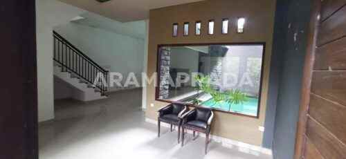 dijual rumah padanggalak