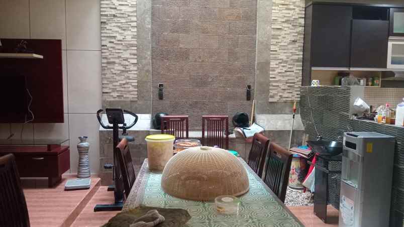 dijual rumah padasuka