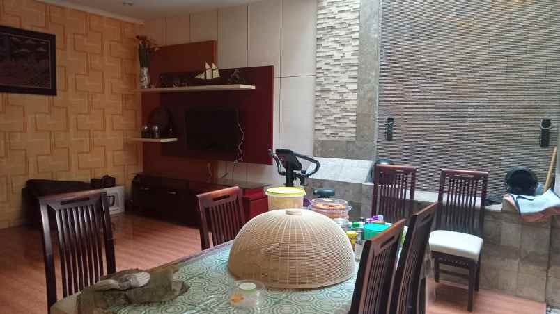 dijual rumah padasuka