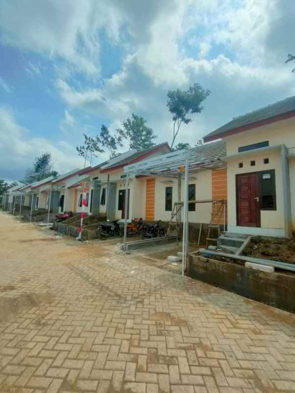 dijual rumah pakis