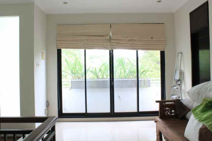 dijual rumah pakuwon city villa westwood