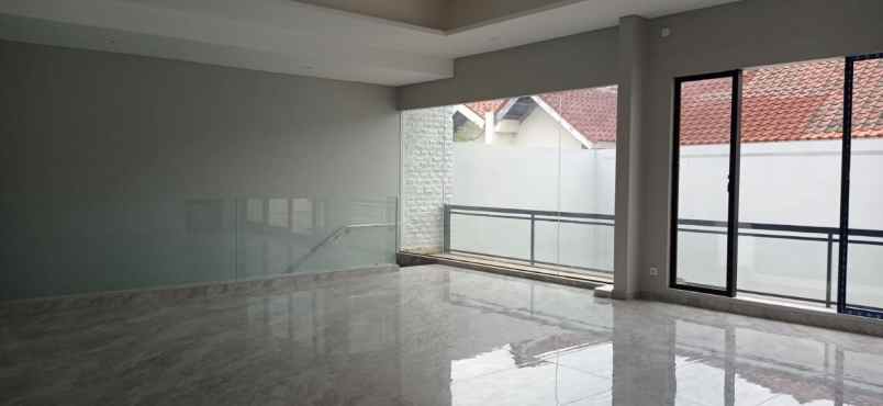 dijual rumah pakuwon city villa westwood