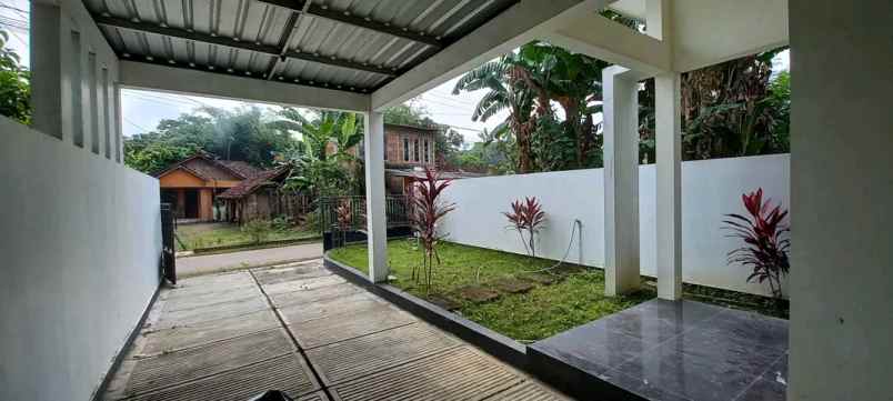 dijual rumah pasar godean