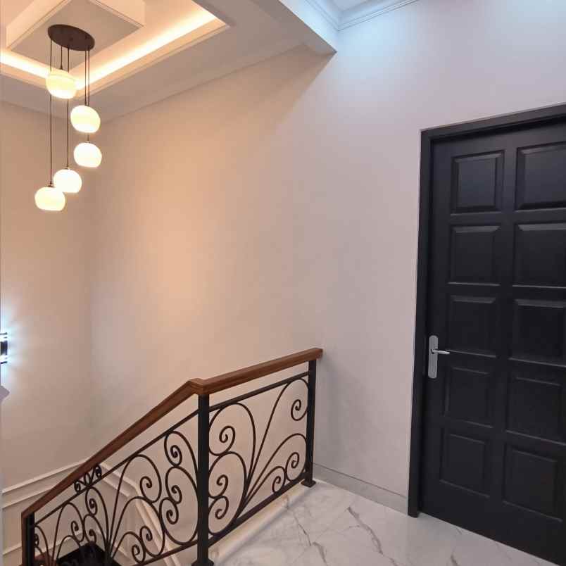 dijual rumah pejaten barat