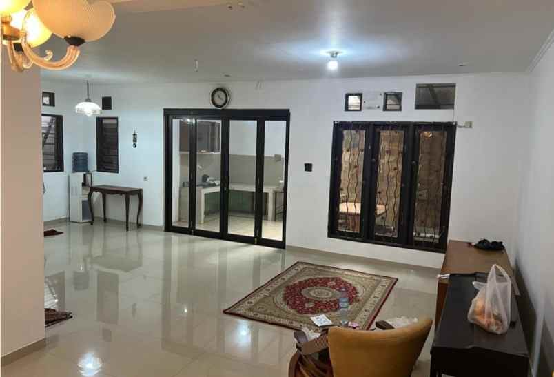 dijual rumah perumahan anggrek loka kel