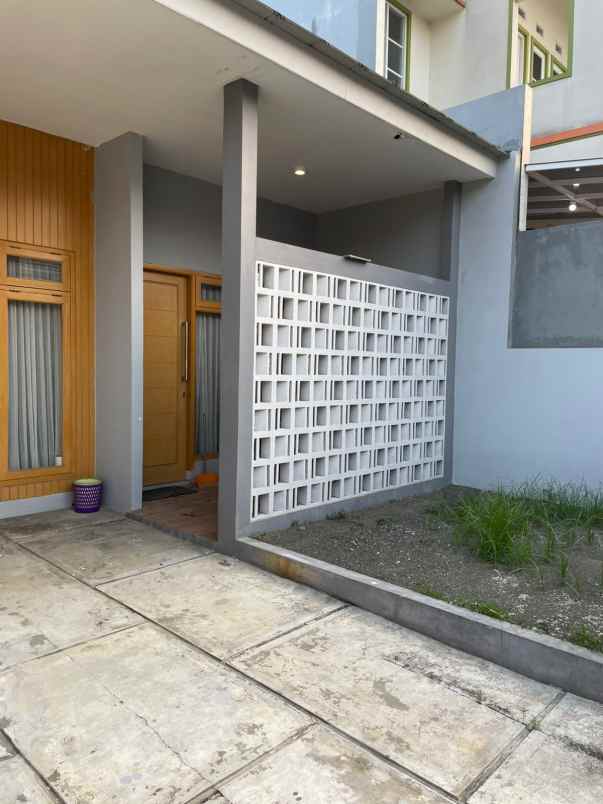 dijual rumah perumahan duta graha duta