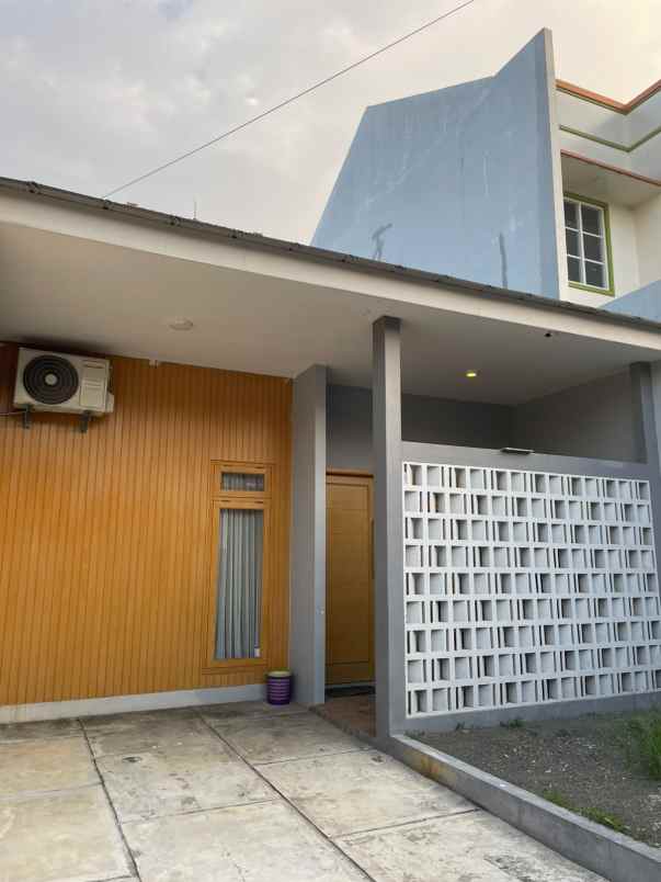 dijual rumah perumahan duta graha duta