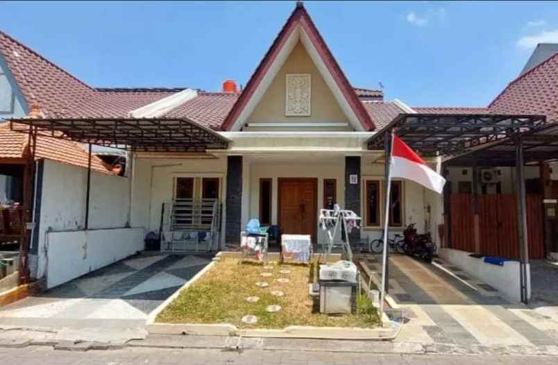 dijual rumah perumahan tamansari