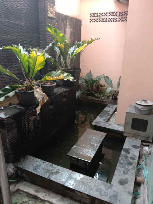 dijual rumah pinggir jalan strategis