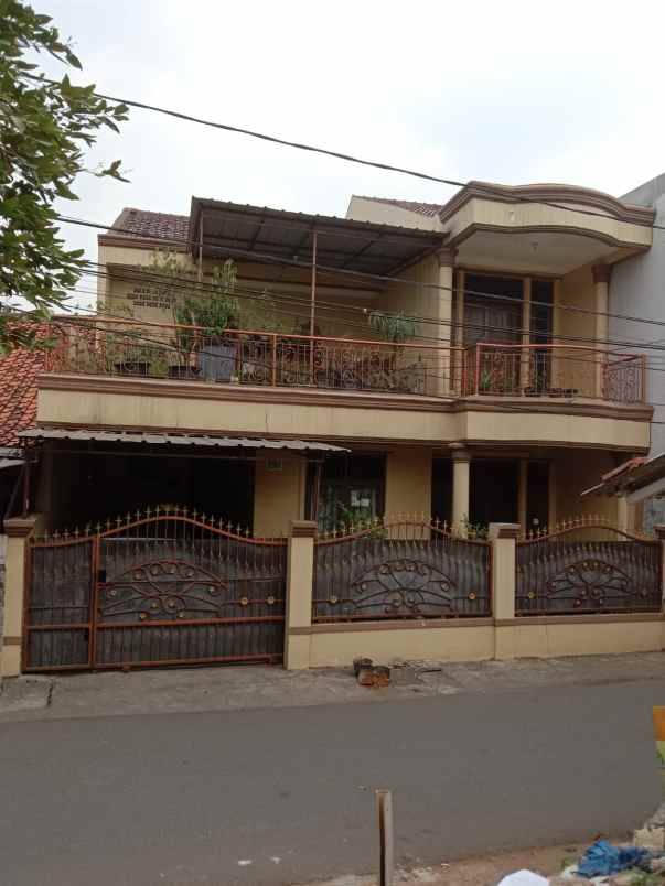 dijual rumah pinggir jalan strategis