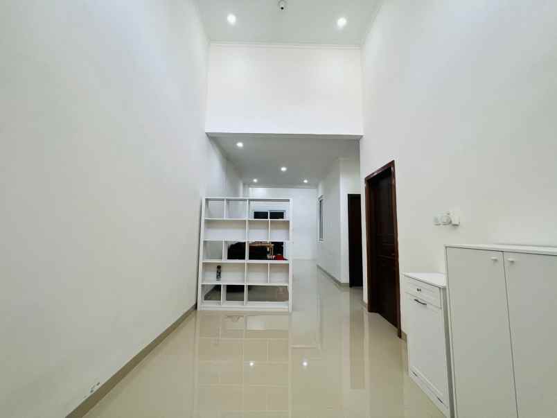 dijual rumah pinus regency