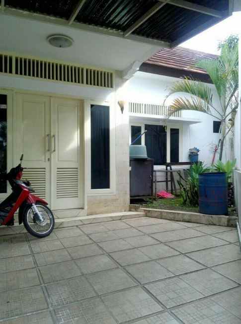 dijual rumah pinus regency