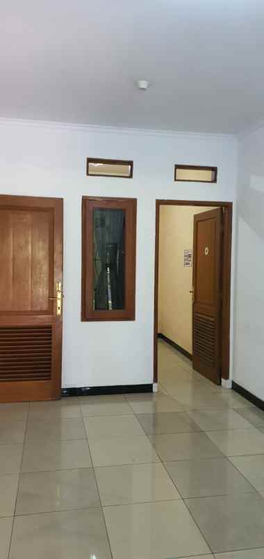 dijual rumah pinus regency