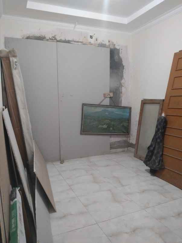 dijual rumah pinus regency