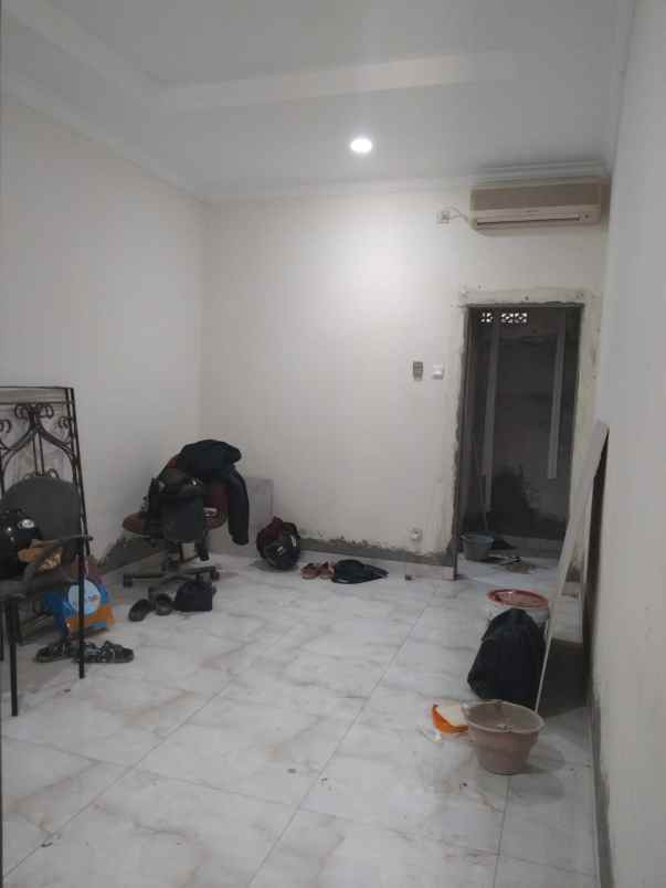 dijual rumah pinus regency