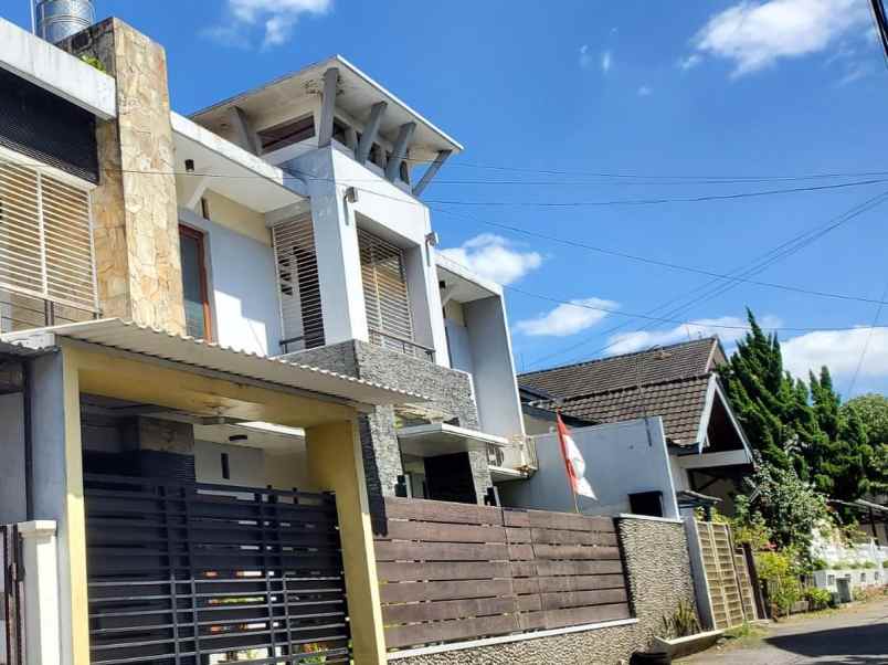 dijual rumah pogung baru