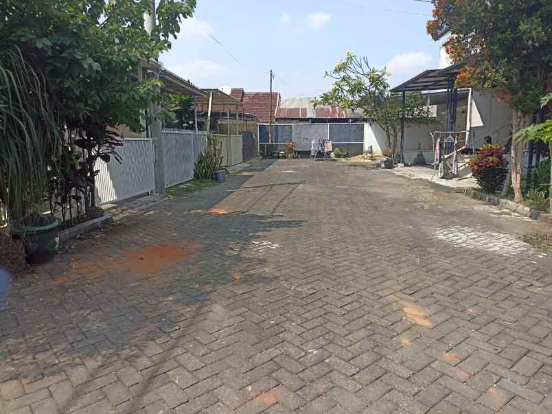 dijual rumah polowijen