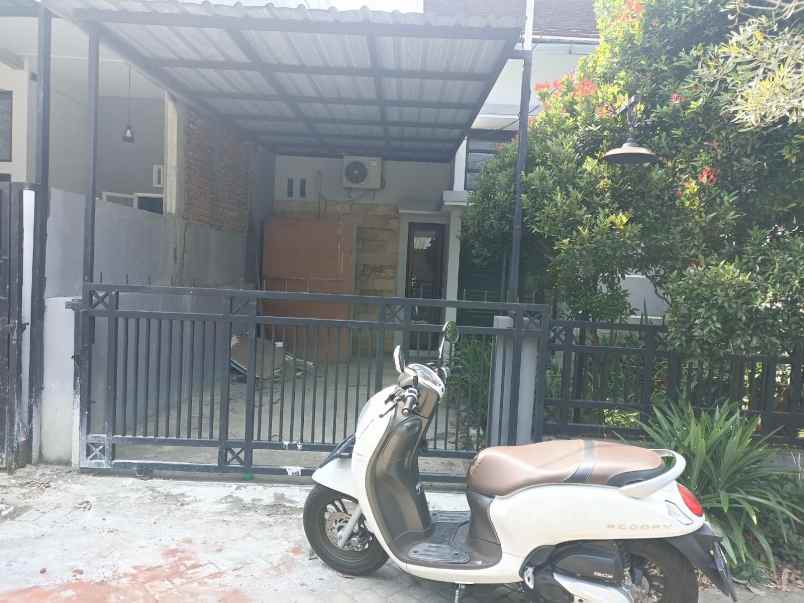 dijual rumah polowijen