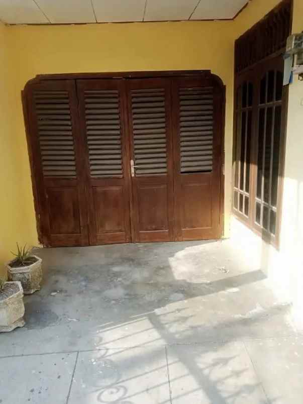 dijual rumah pucang gading