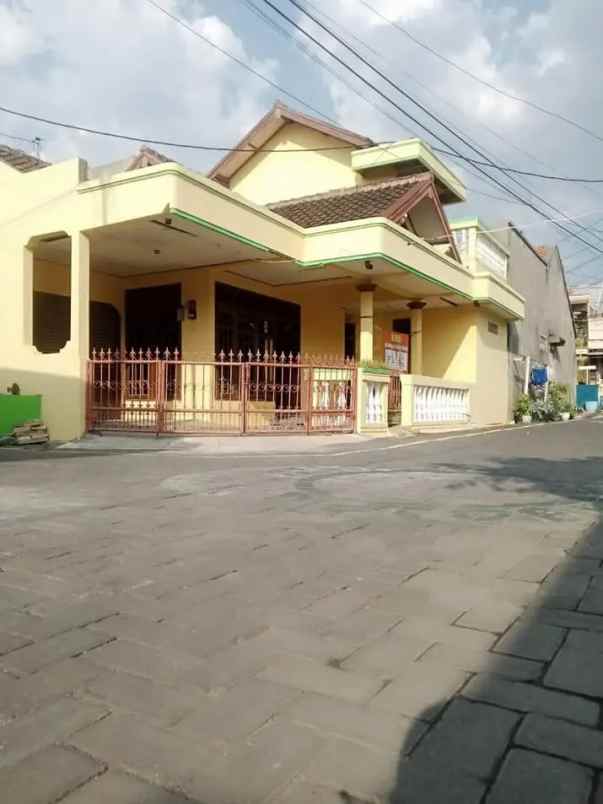 dijual rumah pucang gading