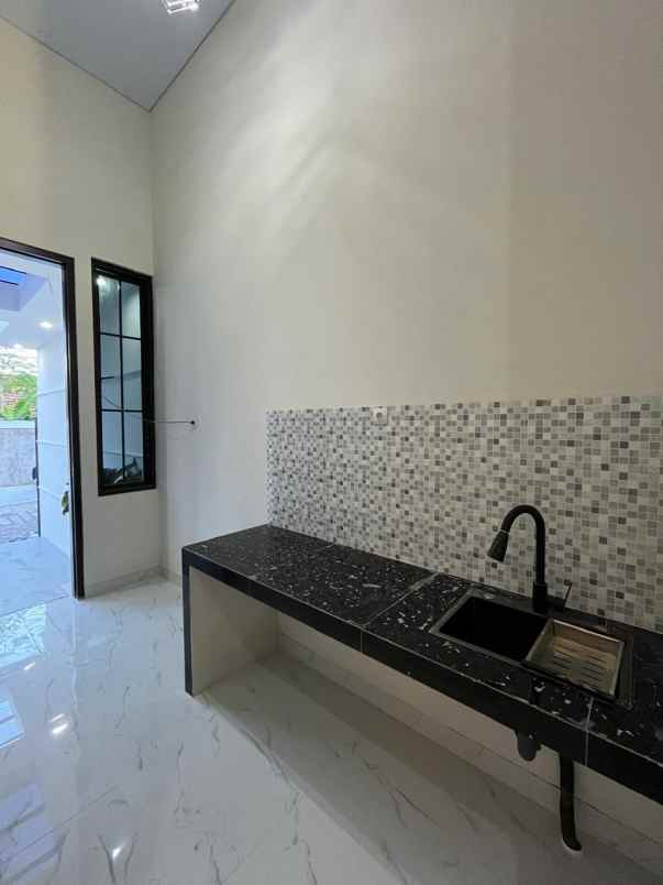 dijual rumah purwomartani