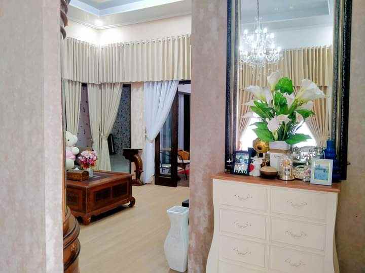 dijual rumah putih elegan dekat mall boemi kedaton