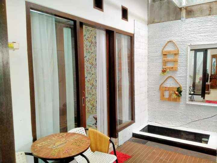 dijual rumah putih elegan dekat mall boemi kedaton