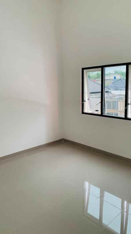 dijual rumah raya tlogowaru