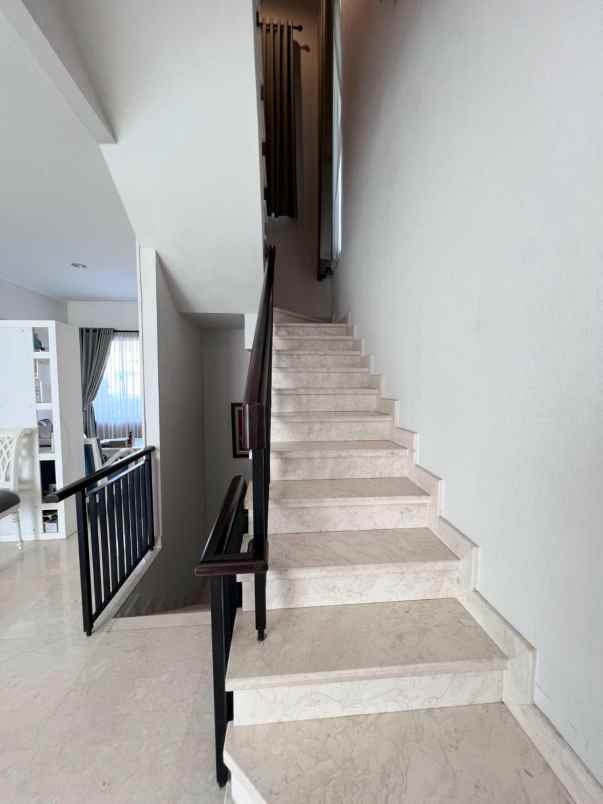 dijual rumah river valley residence