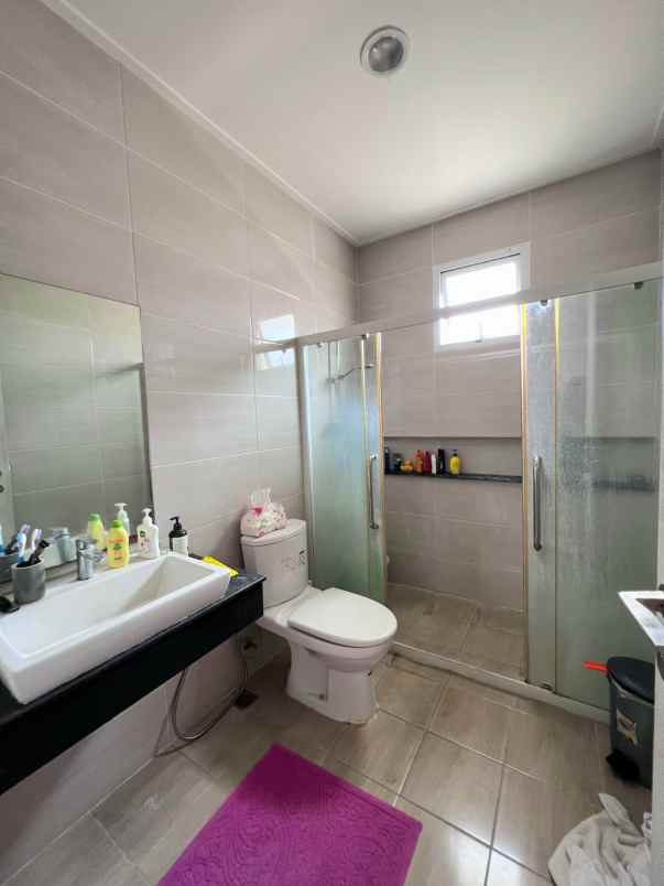 dijual rumah river valley residence